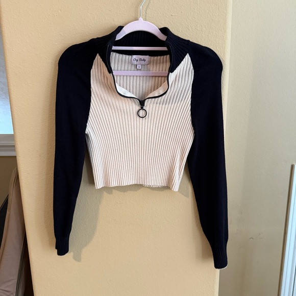 Chic Black and Cream Ribbed Crop Top - Picture 1 of 3
